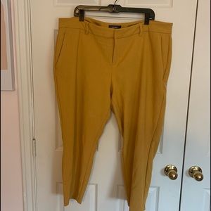 OLD NAVY cropped trousers
